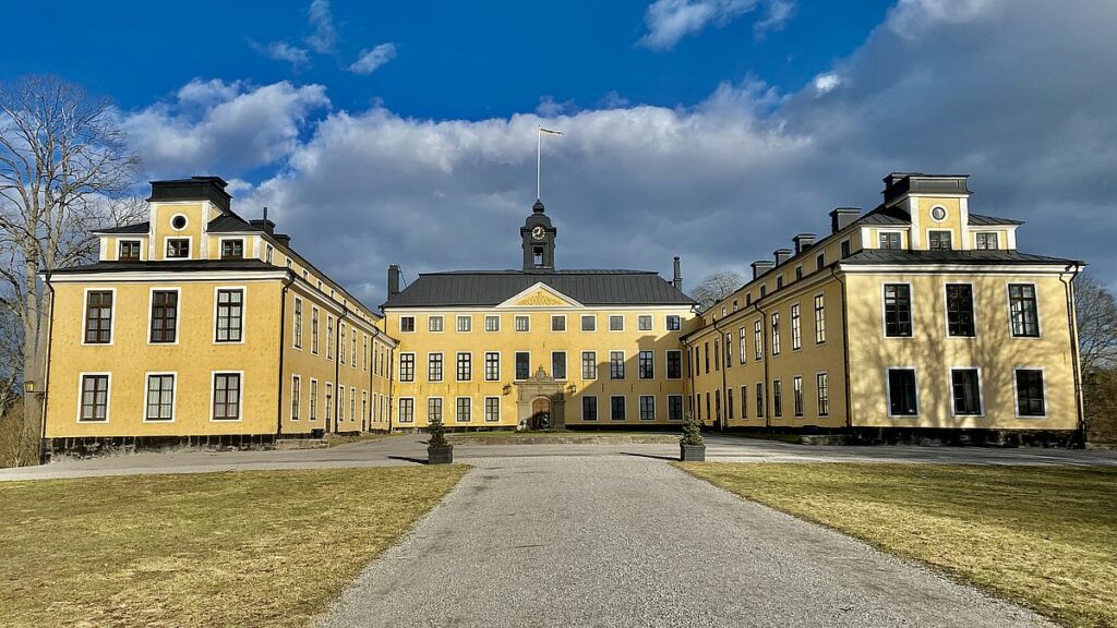 Ulriksdals Slott Och Slottspark Kungligt Slott I Solna Freedomtravel