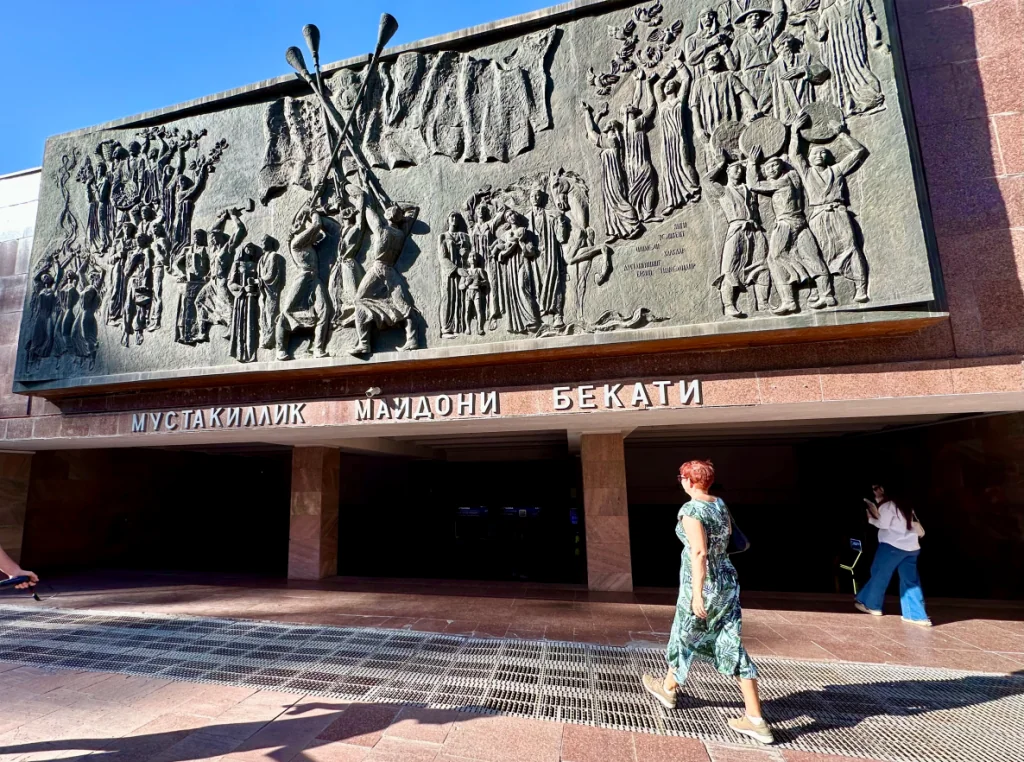 Tunnelbanan i Tasjkent i Uzbekistan - Mustaqillik Maydoni