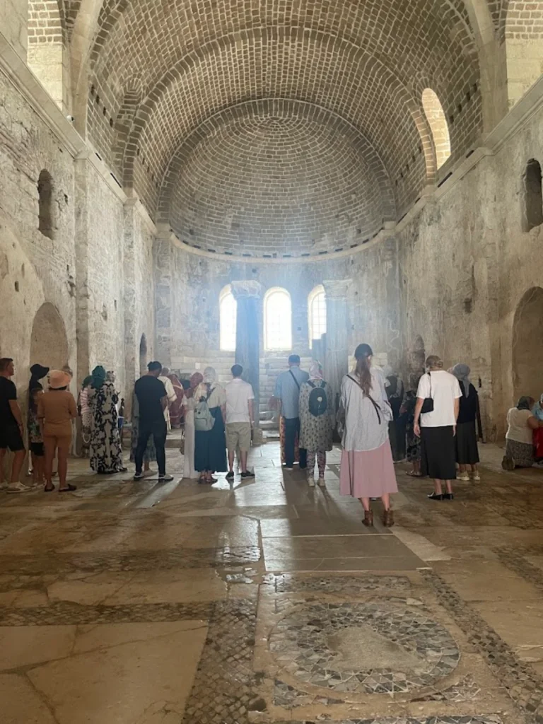 Historiska platser utanför Antalya - St Nikolus kyrka