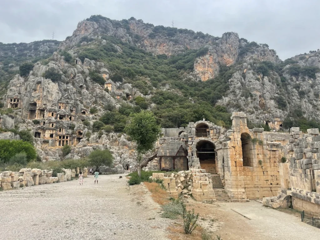 Historiska platser utanför Antalya - Myra