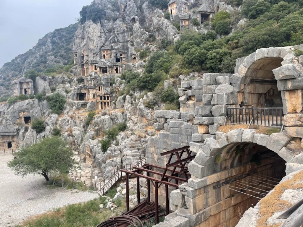 Historiska platser utanför Antalya - Myra