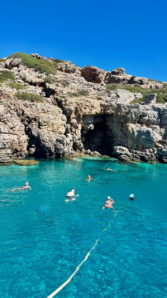 Båttur till ön Saria på Karpathos