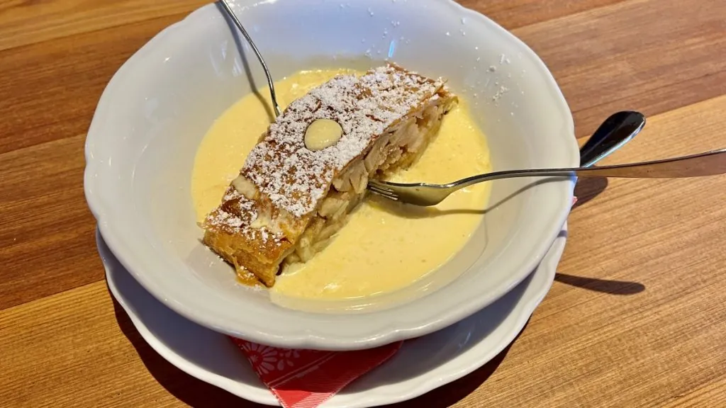 Apfelstrudel