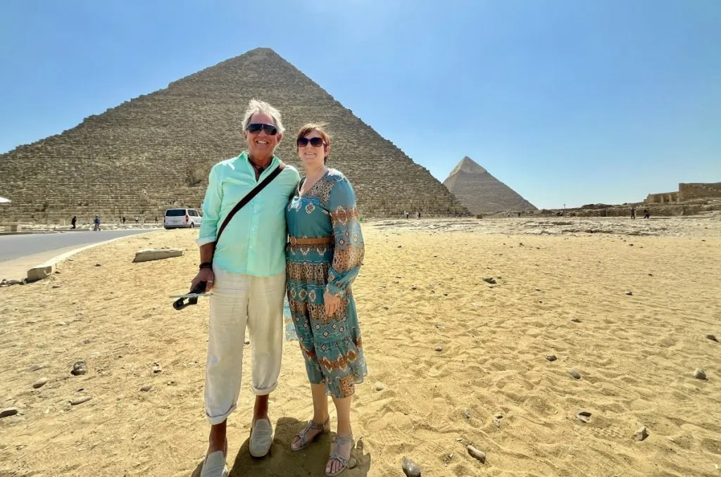 Att besöka pyramiderna i Giza