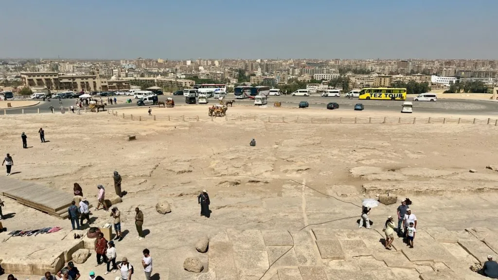 Att besöka pyramiderna i Giza