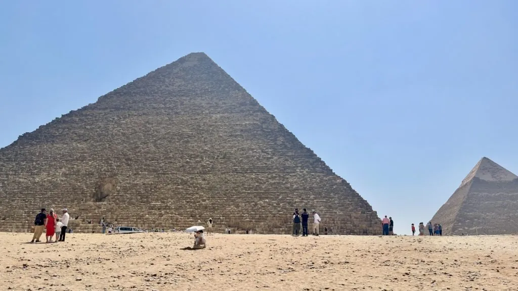 Att besöka pyramiderna i Giza