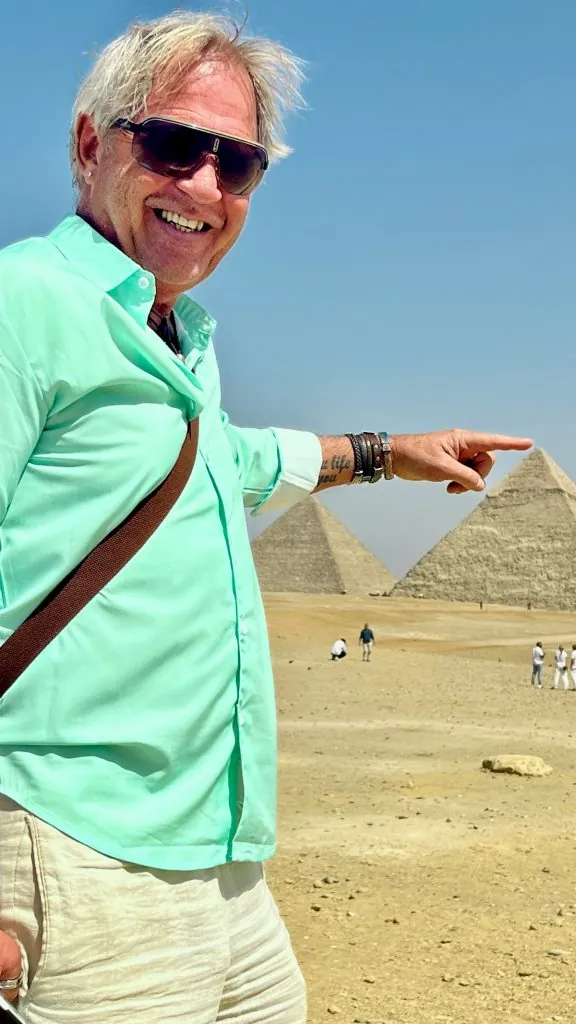 Att besöka pyramiderna i Giza