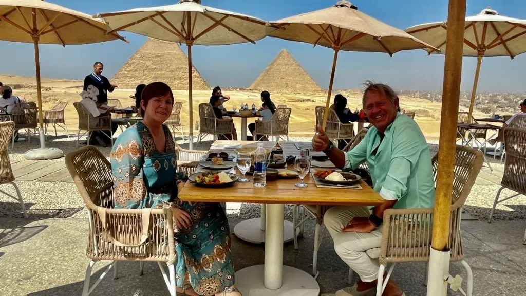 Att besöka pyramiderna i Giza - lunchrestaurang