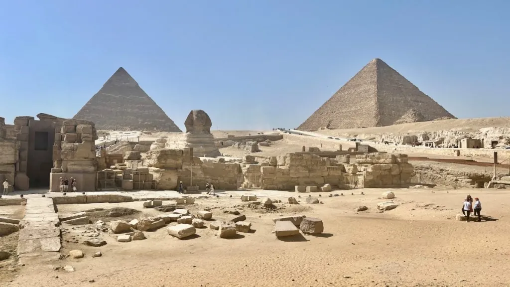 Att besöka pyramiderna i Giza